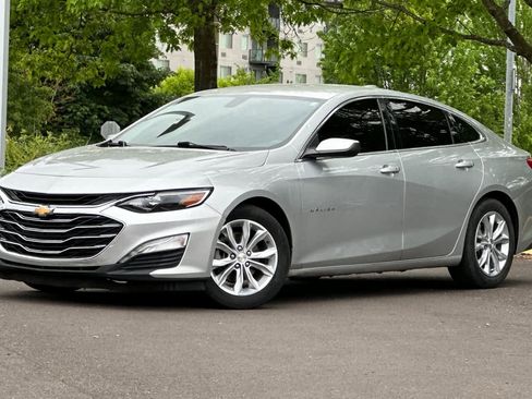 Used 2019 Chevrolet Malibu LT FWD image 1