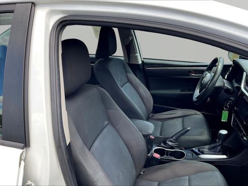Used 2017 Toyota Corolla LE FWD image 28