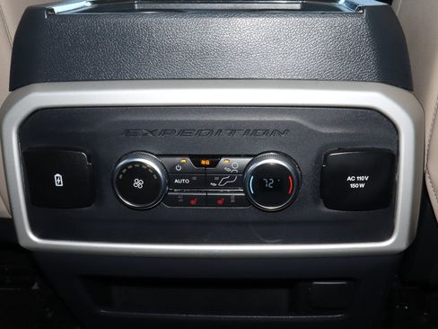 Used 2023 Ford Expedition Limited AWD/4WD image 11
