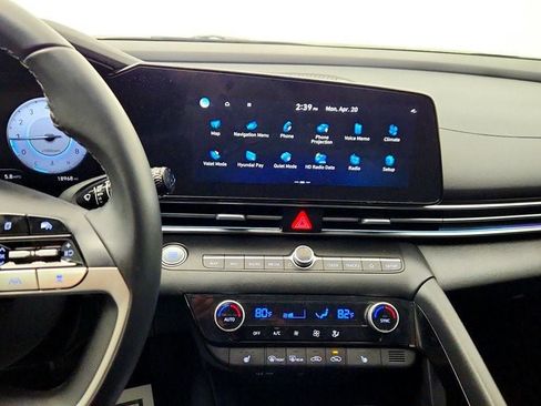 Used 2024 Hyundai Elantra SEL w/ Convenience Package image 17