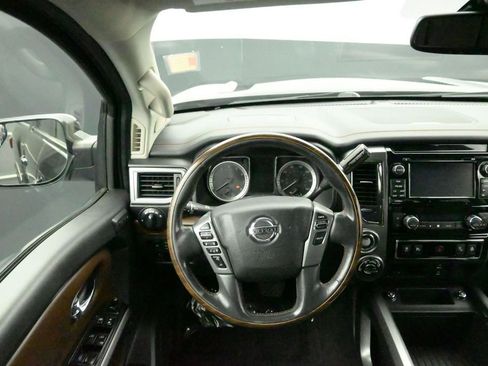 Used 2017 Nissan Titan Platinum Reserve AWD/4WD image 17