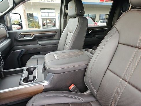 Used 2024 Chevrolet Silverado 3500 High Country image 34