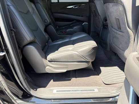 Used 2020 Cadillac Escalade ESV Platinum AWD/4WD image 29