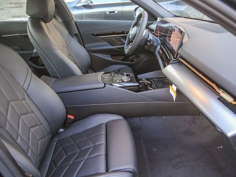 Used 2026 BMW 530i w/ M Sport Package RWD image 13