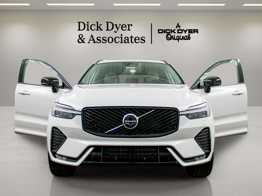 Certified 2026 Volvo XC60 B5 Ultra w/ Protection Package Premier AWD/4WD image 9