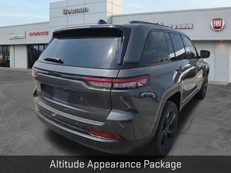 Used 2022 Jeep Grand Cherokee Altitude AWD/4WD video 3