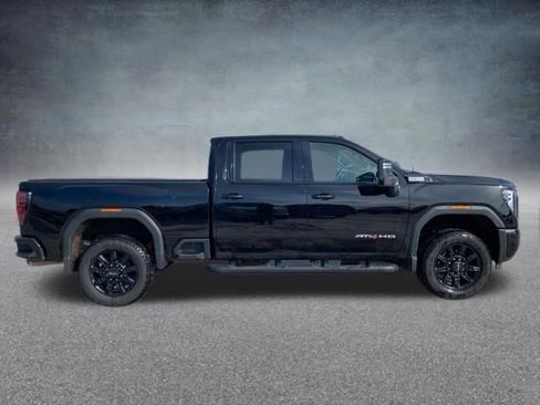 Used 2024 GMC Sierra 2500 AT4 w/ Technology Package AWD/4WD image 5