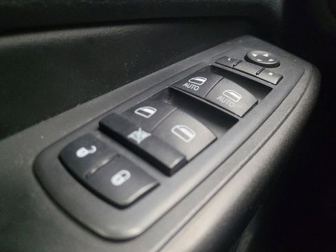 Used 2019 Jeep Cherokee Trailhawk w/ Comfort/Convenience Group AWD/4WD image 27