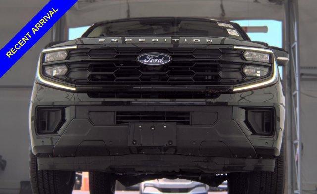Used 2025 Ford Expedition Max Active AWD/4WD image 3