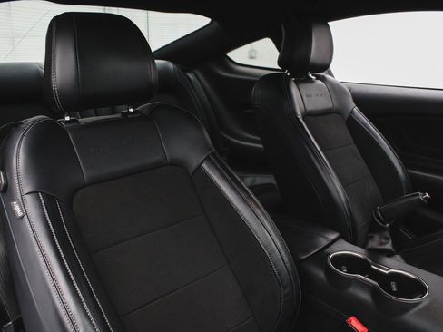 Used 2016 Ford Mustang Shelby GT350 w/ Technology Package image 33