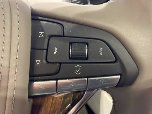 Used 2024 Cadillac Escalade Premium Luxury Platinum AWD/4WD image 15