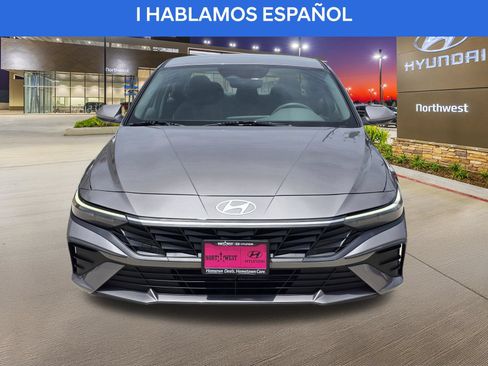 Used 2024 Hyundai Elantra SE FWD image 5