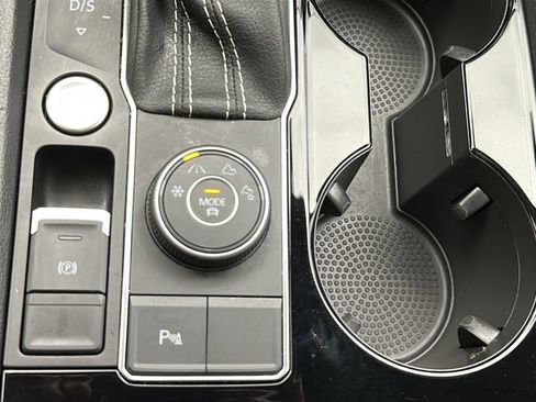 Used 2022 Volkswagen Atlas Cross Sport SEL AWD/4WD image 25
