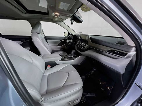 Used 2024 Toyota Highlander XLE image 29