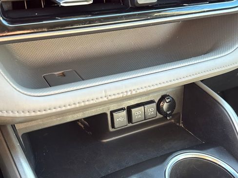 Used 2021 Toyota Highlander LE image 26