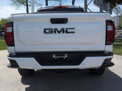 Used 2024 GMC Canyon AT4 w/ AT4 Premium Package image 9