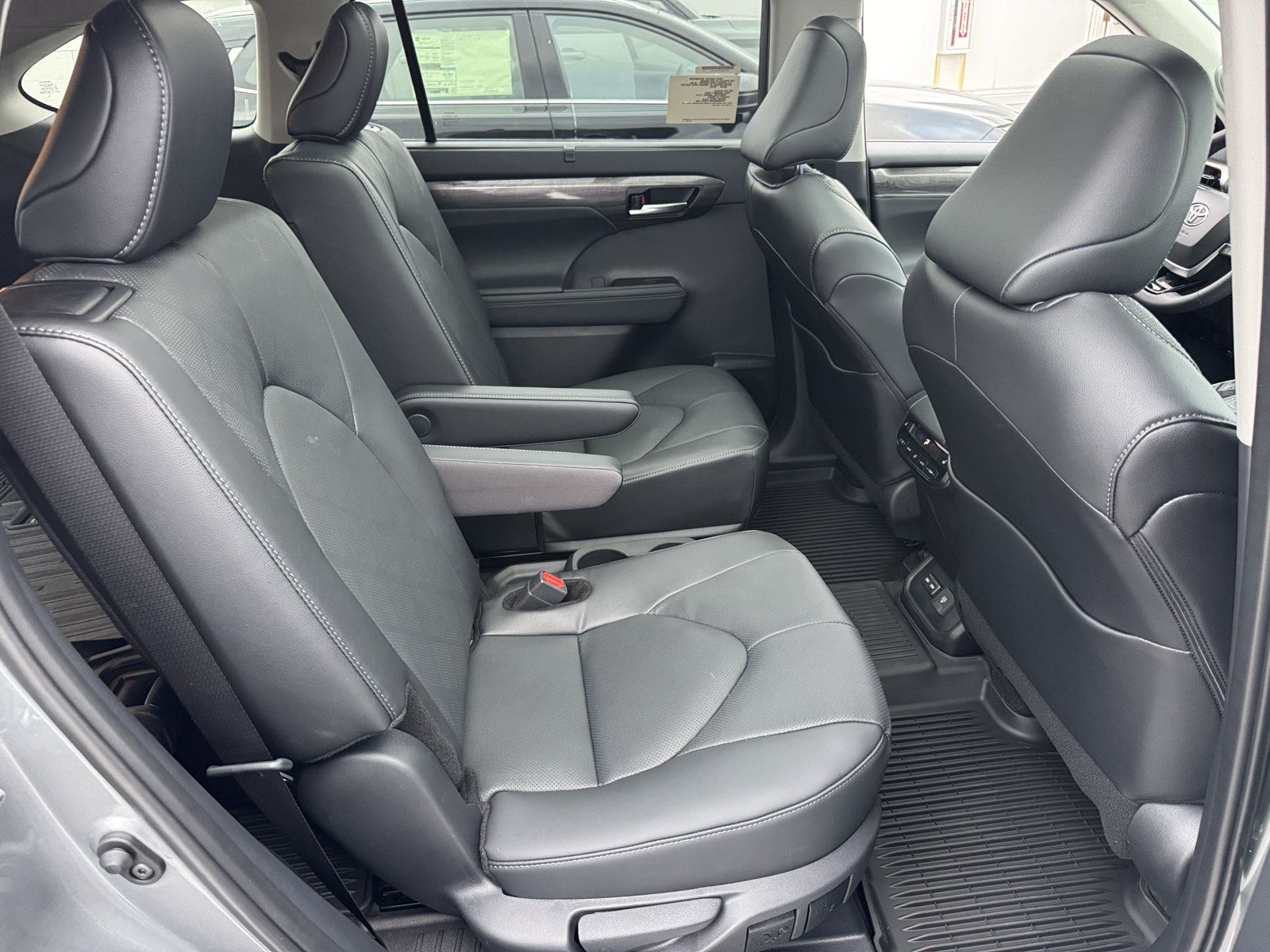 New 2026 Toyota Highlander Platinum AWD/4WD image 5