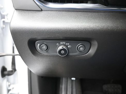 Used 2020 Chevrolet Traverse LT w/ LT Premium Package FWD image 12
