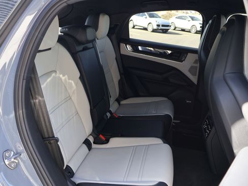 Used 2025 Porsche Cayenne S image 26