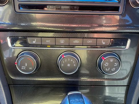 Used 2015 Volkswagen GTI SE image 27