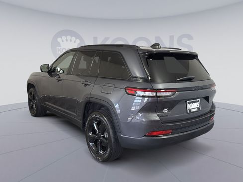 Used 2023 Jeep Grand Cherokee Altitude AWD/4WD image 4