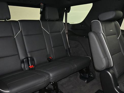 Used 2025 Cadillac Escalade Premium Luxury AWD/4WD image 16