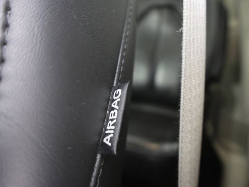 Used 2019 Chrysler Pacifica Limited w/ Tire & Wheel Group image 48