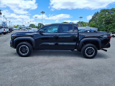 Used 2025 Toyota Tacoma TRD Off-Road AWD/4WD image 7