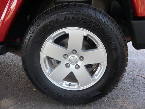 Used 2011 Jeep Wrangler Sahara AWD/4WD image 38