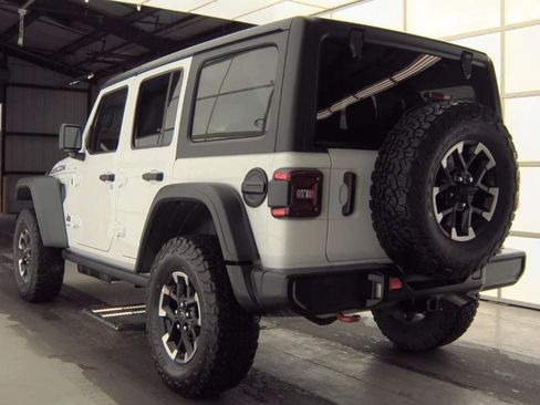 Used 2026 Jeep Wrangler Unlimited Rubicon AWD/4WD image 4