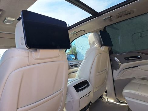 Used 2022 Cadillac Escalade Premium Luxury Platinum AWD/4WD image 11