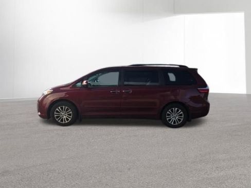 Used 2015 Toyota Sienna XLE FWD image 10
