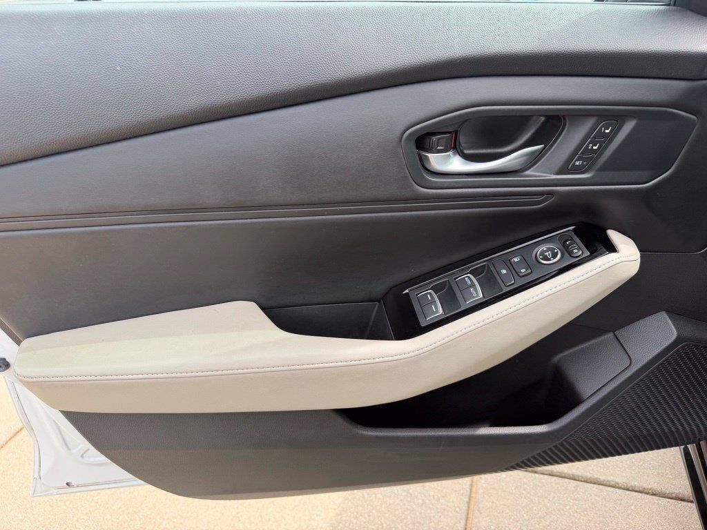 Used 2023 Honda Accord Touring image 12