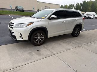 Used 2018 Toyota Highlander XLE FWD video 1