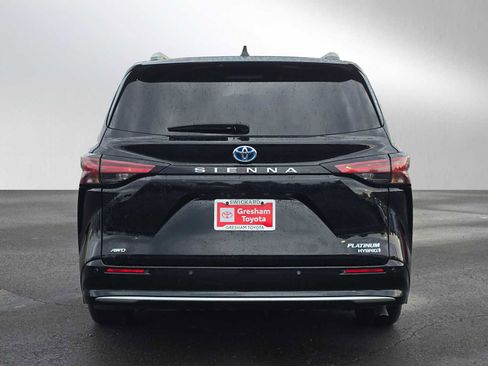 Used 2023 Toyota Sienna Platinum image 6
