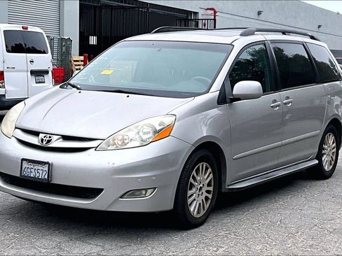 Used 2009 Toyota Sienna FWD image 3