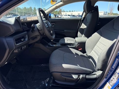 Used 2025 Kia K4 EX image 13