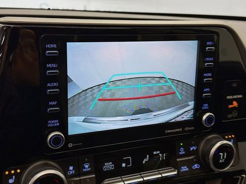 Used 2021 Toyota Highlander XLE image 13