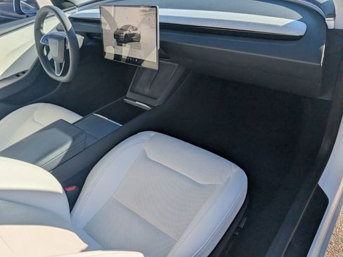 Used 2024 Tesla Model 3 Standard Range image 18