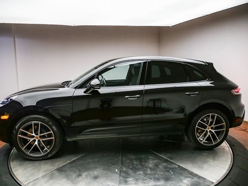 Certified 2026 Porsche Macan AWD/4WD image 2