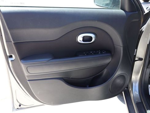 Used 2016 Kia Soul FWD image 10