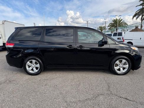 Used 2014 Toyota Sienna L image 4