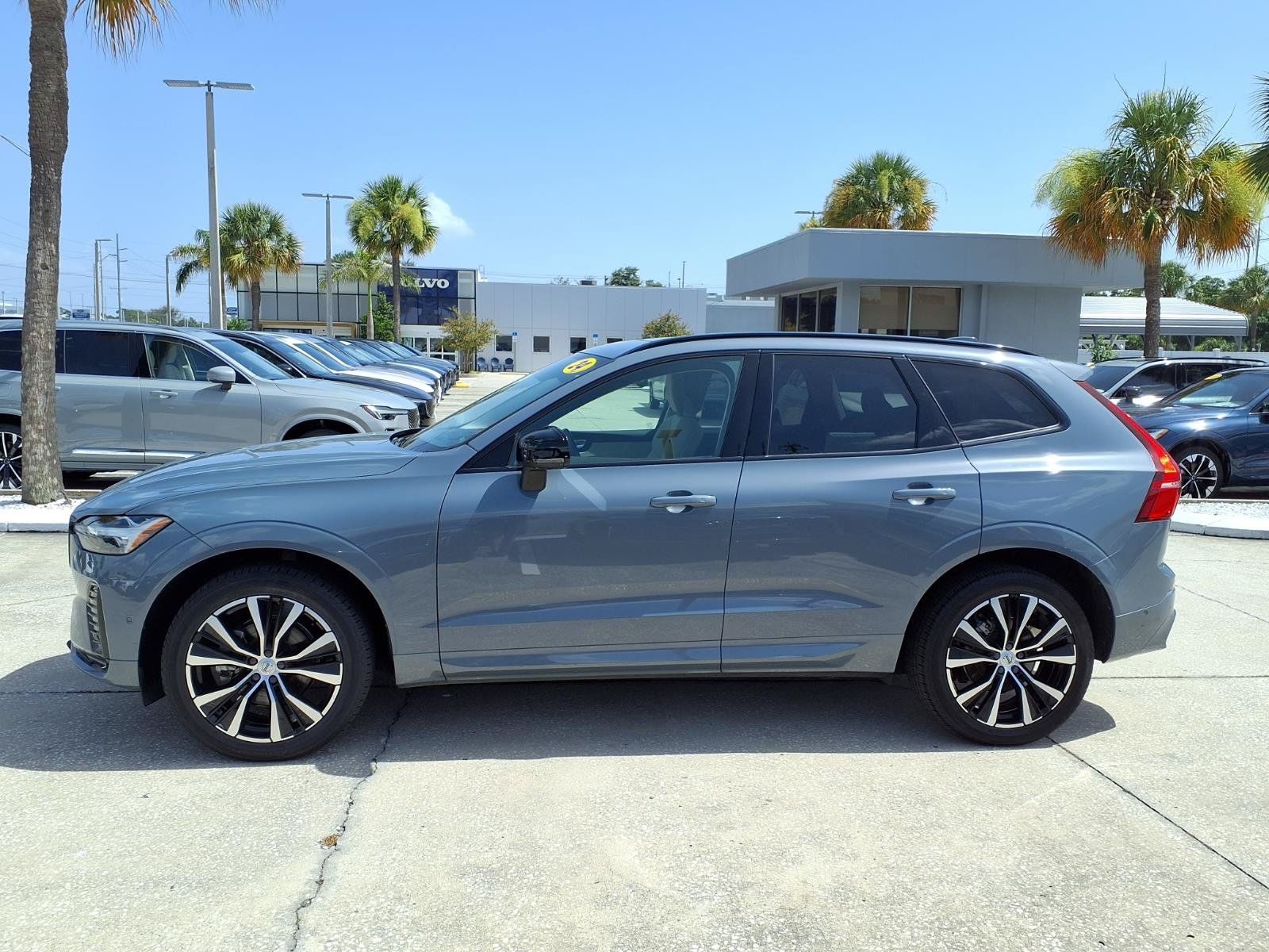 Certified 2024 Volvo XC60 B5 Plus w/ Protection Package Premier AWD/4WD image 4