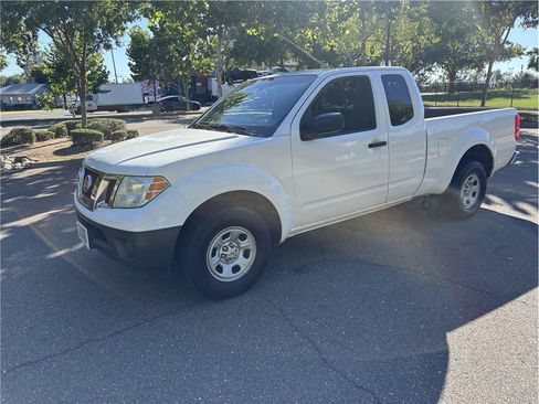Used 2012 Nissan Frontier S w/ S Preferred Pkg RWD image 3