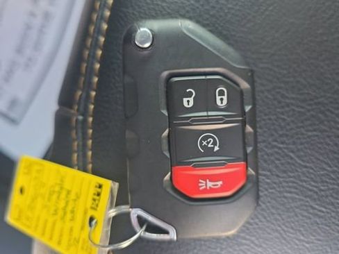 Used 2024 Jeep Wrangler Unlimited Sahara w/ Technology Group AWD/4WD image 26