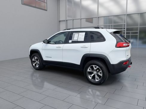 Used 2017 Jeep Cherokee Trailhawk AWD/4WD image 6