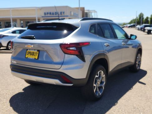 Used 2024 Chevrolet Trax LT image 8