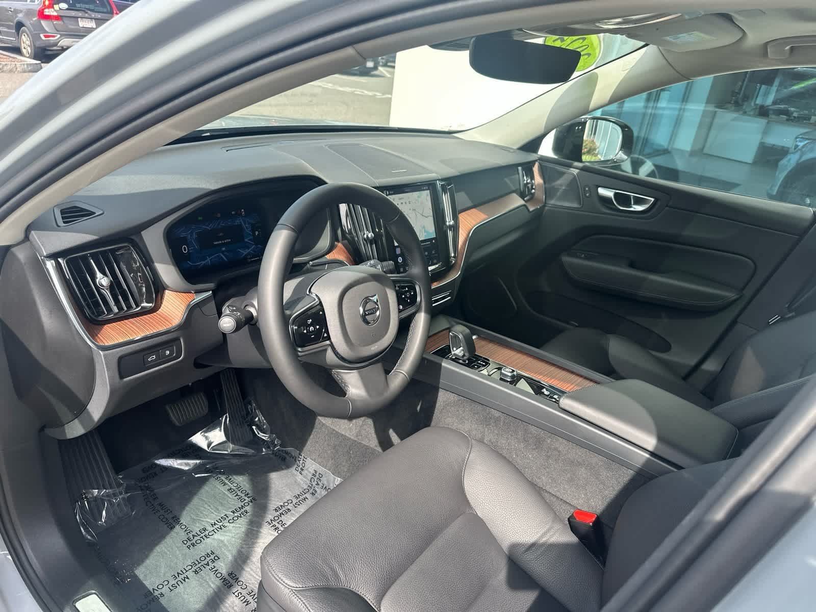Used 2024 Volvo XC60 T8 Plus w/ Climate Package AWD/4WD image 10