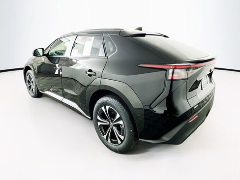 Used 2025 Toyota bZ4X AWD w/ Weather Package image 4