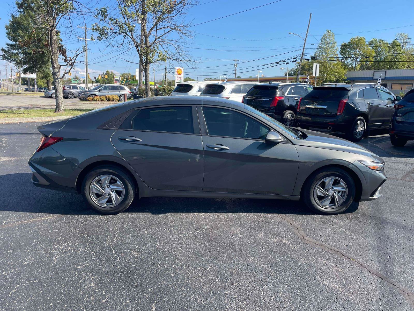 Used 2025 Hyundai Elantra SE w/ Cargo Package FWD image 10